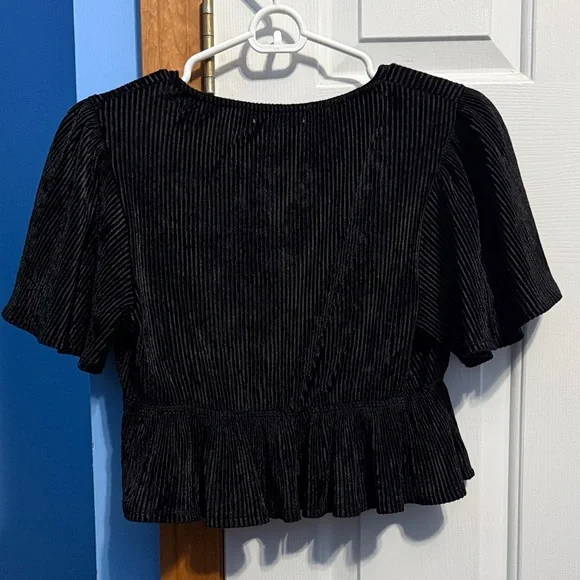 Urban Outfitters Black Ruffle Sleeve Top - Picture 4 of 4